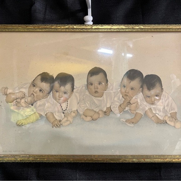 Vintage Framed Photo 1933 Dionne Quintuplets. - Picture 1 of 6
